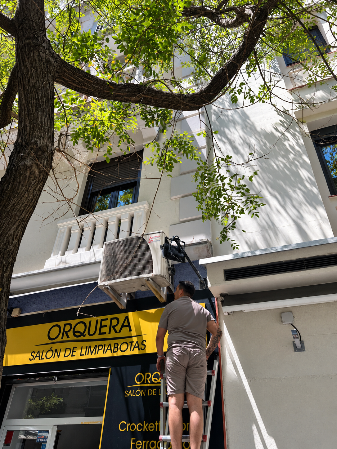 Mantenimiento de una unidad exterior de aire acondicionado